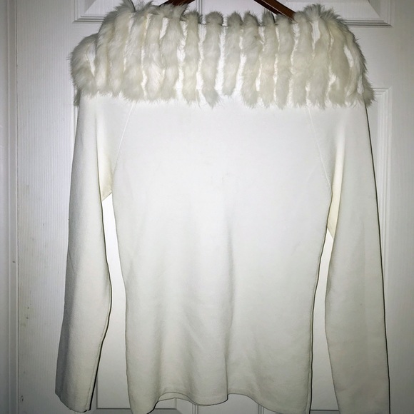 🌺🌺HOST PICK🌺🌺FUR COLLARED WINTER WHITE TOP🌺🌺 - Picture 2 of 8